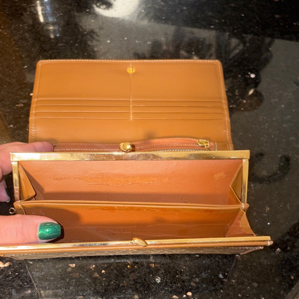 Nina Ricci Chocolate and Charcoal Wallet. - Picture 4 of 7